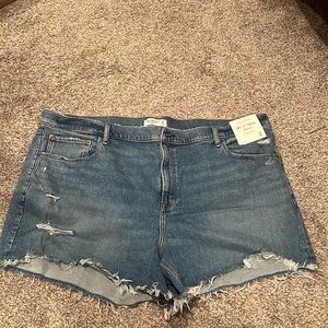 Abercrombie 4” Mom Short
